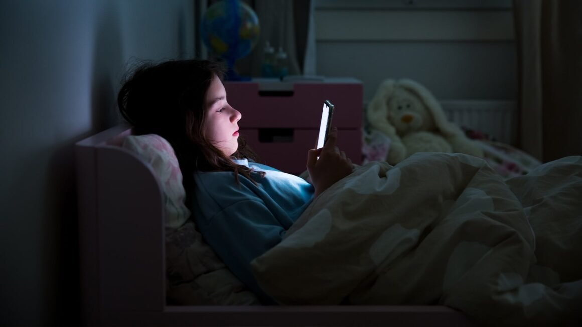 UAE Sets Minimum Social Media Age at 15, Mandates Age Checks